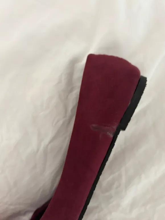 dunkelrote Ballerinas mit Schleife