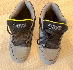 Dvs skate shoes