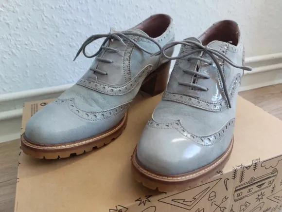 Edle Brogue-Schnürschuhe mit Absatz | Hellgrau / Blau | Vintage Look | Gr. 40