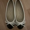 Elegant ballerinas in Creme weiß