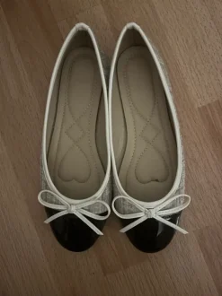 Elegant ballerinas in Creme weiß