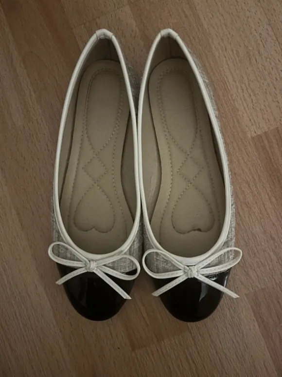 Elegant ballerinas in Creme weiß
