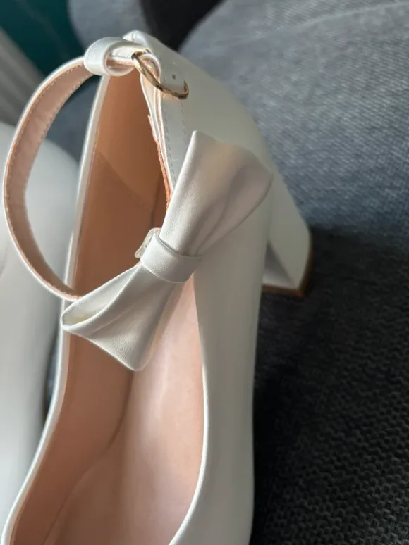 Elegante Absatzschuhe mit Schleife *New*