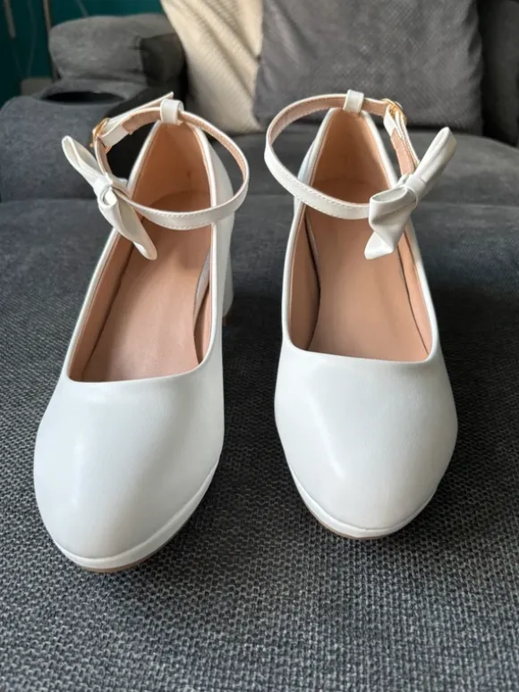 Elegante Absatzschuhe mit Schleife *New*