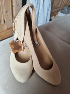 Elegante Damen Pumps Beige Wildleder-Optik – Neu & Ungetragen