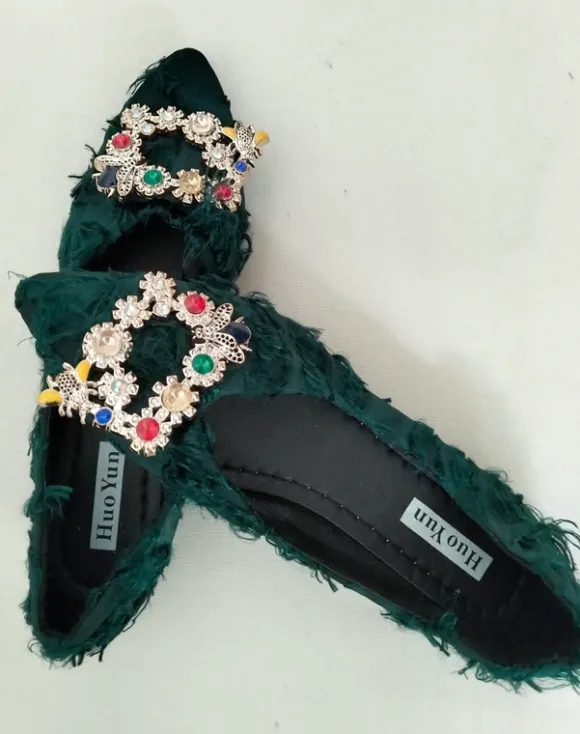 Elegante grüne Ballerinas mit Strass-Schnalle Gr. 38