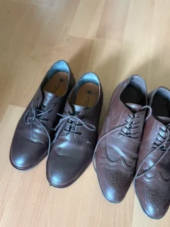 Elegante Herrenschuhe: Schnürer und Loafer mit Goldkette