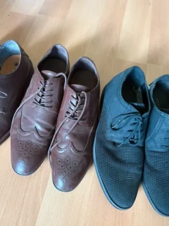 Elegante Herrenschuhe: Schnürer und Loafer mit Goldkette