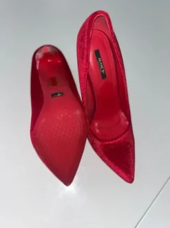 Elegante rote High Heels / Pumps GR. 39