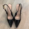 Elegante schwarze Kitten Heels / Slingbacks in Lackoptik