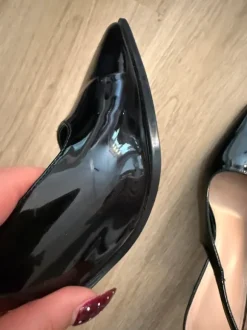 Elegante schwarze Kitten Heels / Slingbacks in Lackoptik