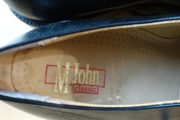 Elegante schwarze Schuhe, UK 9, Größe 43, MJohn