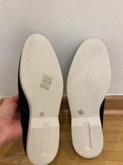 Elegante schwarze Slipper – neu