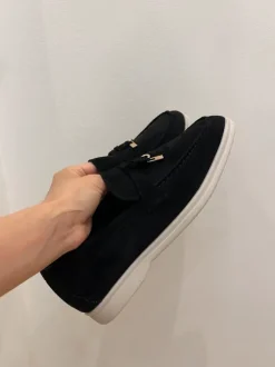 Elegante schwarze Slipper – neu