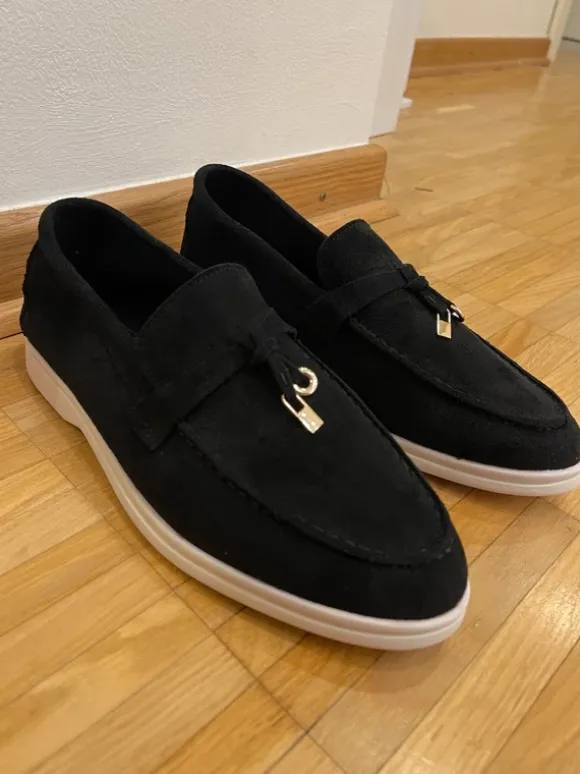 Elegante schwarze Slipper – neu