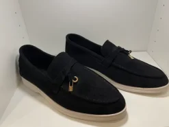 Elegante schwarze Slipper – neu