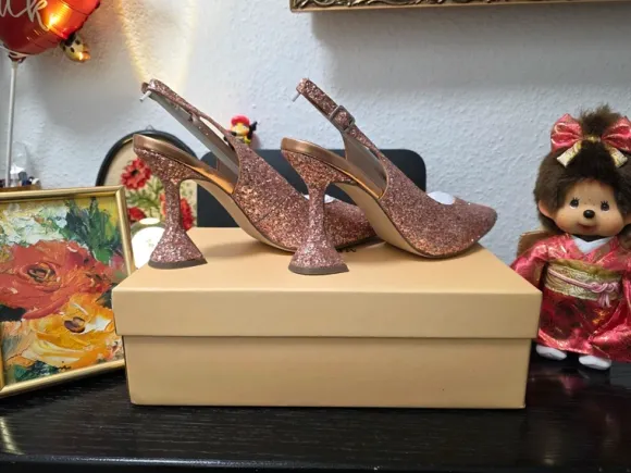Elegante und bequeme altrosa Schuhe mit Riemen