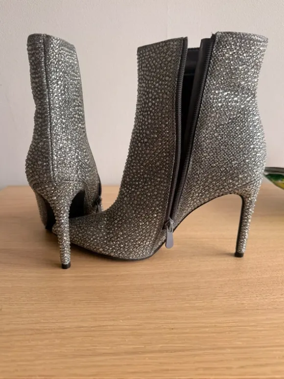 Enkellaars zilver glitter met hak