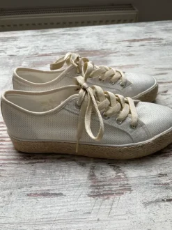 Espadrille in cream and gold
