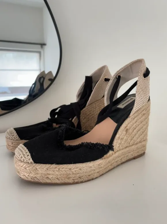 Espadrille sleehakken met strik om de kuiten