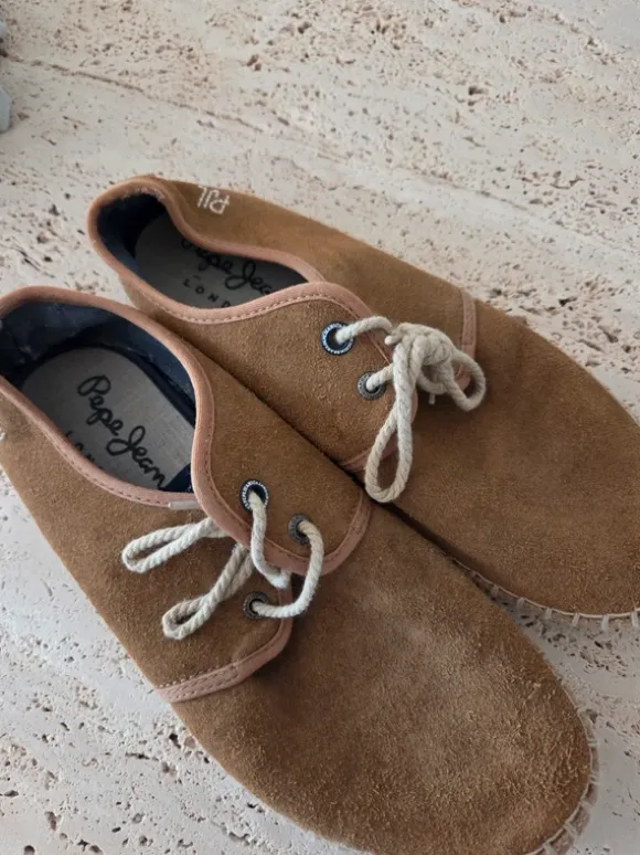 Espadrilles Pepe Jeans, modèle Tourist Classic en daim beige.