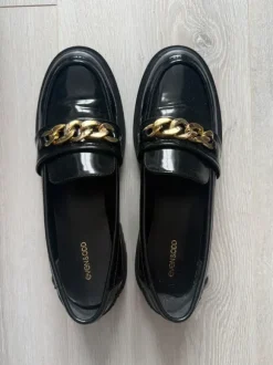 Even&Odd black chunky loafers with gold chain