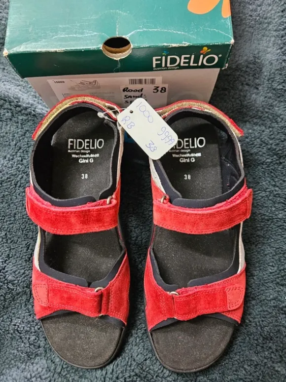 Fidelio sandals