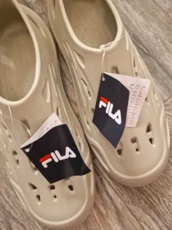 FILA Badeschuhe / Slipper / Clogs, Beige, Gr. 44 – neu mit Etikett
