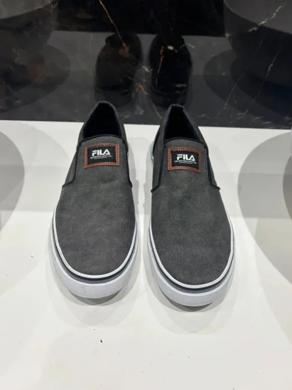 Fila (eur:44)