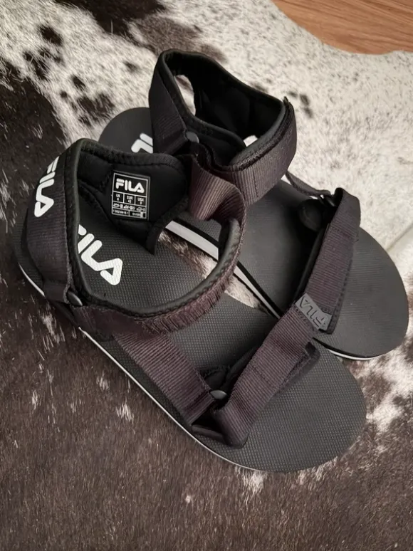 Fila Sommer Sandalen Schuhe Gr. 42 neu