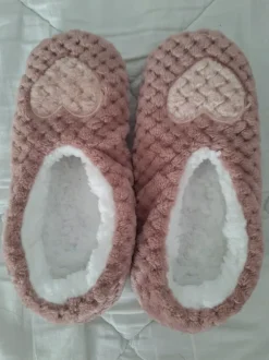 Flauschige Rutschfeste-Hausschuhe Altrosa/Chaussons antidérapant moelleux Rose Poudré