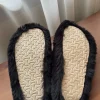 Flauschige schwarze Hausschuhe – Größe 39 – warm & bequem