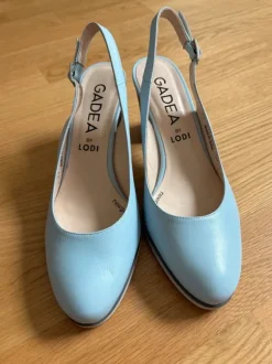 Gadea Leder-Pumps mit Slingback in Hellblau – Gr. 40