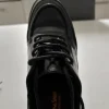 Ganz neue schwarze Schuhe