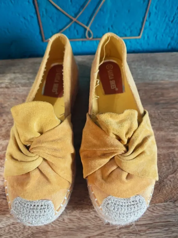 Gelbe Schuhe