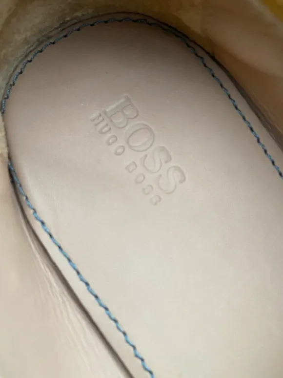 gelber Wildleder-Loafer der Marke Hugo Boss Gr42
