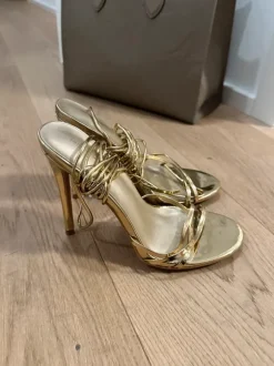 Geschnürte Sandalen High Heels PLT