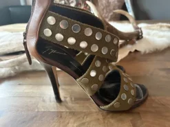 Giuseppe Zanotti High Heel studded oliv