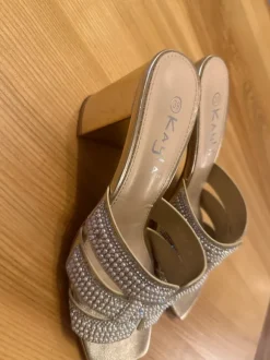 Goldene high heels