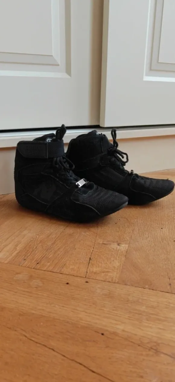 Gorilla lifting shoes