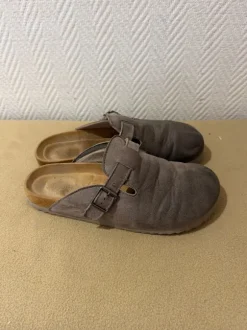 Graue Clogs / Pantoletten