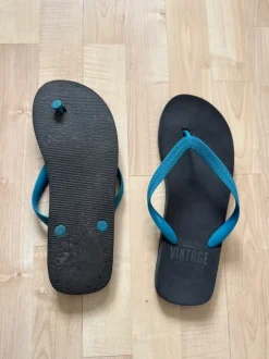 Graue Flip Flops