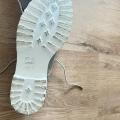 Graue Halbschuhe