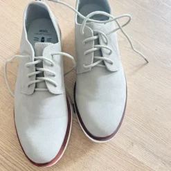 Graue Halbschuhe