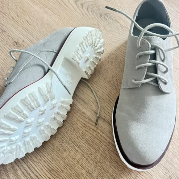 Graue Halbschuhe