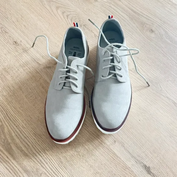 Graue Halbschuhe