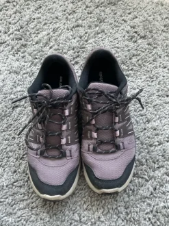 graue Salomon Schuhe