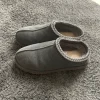 Graue Schuhe / für zuhause , draußen
