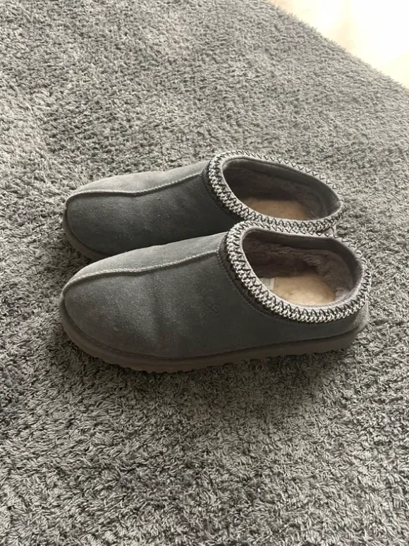 Graue Schuhe / für zuhause , draußen