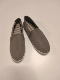 Graue Slip on Sneaker